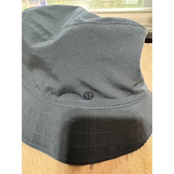 Lululemon Reversible Bucket Hat Blue & Patterned Design Lightweight Breathable - Picture 2 of 7